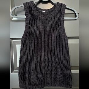Women's Sleeveless V-Neck Chunky Knit Sweater — Charcoal Gray